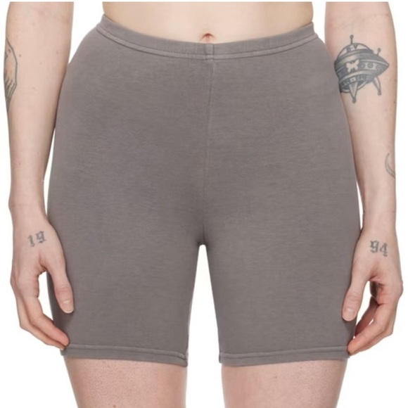 SKIMS Outdoor Bike Shorts in Ash grey size small high rise lounge stretchy comfy - Picture 9 of 12